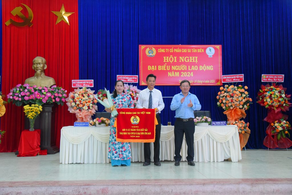 Thu nhập bình quân người lao động Cao su Tân Biên đạt 8,2 triệu/người/tháng